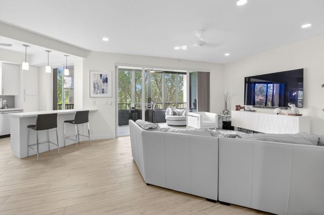 7546 La Paz Boulevard 205, Boca Raton, FL 33433