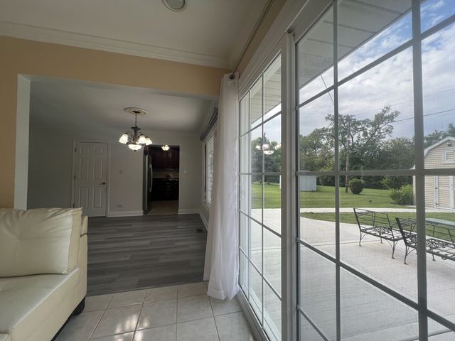 1380 Rosedale Lane, Hoffman Estates, IL 60169