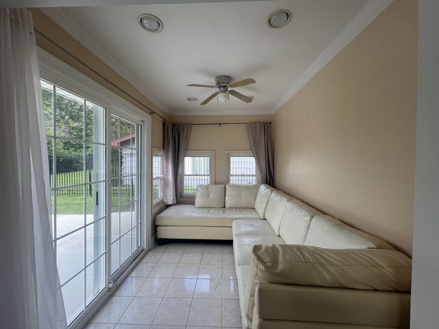 1380 Rosedale Lane, Hoffman Estates, IL 60169