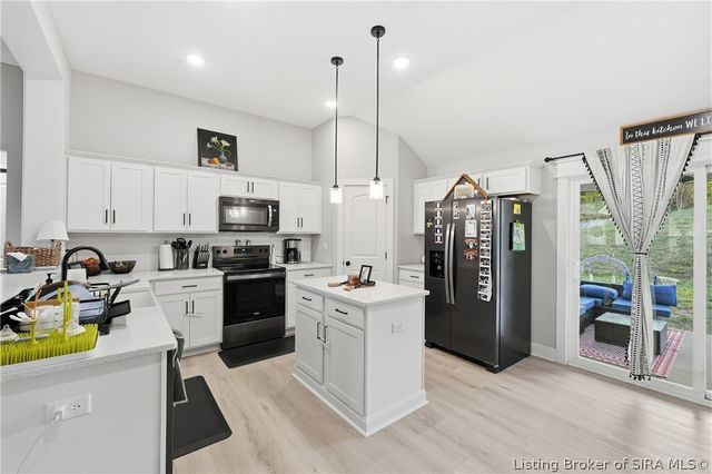 7018 Hollkamp Way, Sellersburg, IN 47172