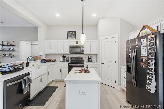 7018 Hollkamp Way, Sellersburg, IN 47172