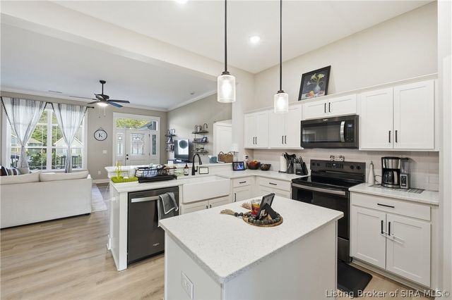 7018 Hollkamp Way, Sellersburg, IN 47172