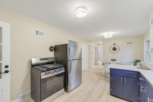 3285 N Knoll BOULEVARD, Wauwatosa, WI 53222