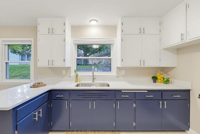 3285 N Knoll BOULEVARD, Wauwatosa, WI 53222