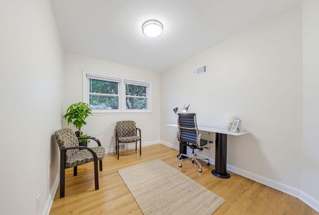 3285 N Knoll BOULEVARD, Wauwatosa, WI 53222