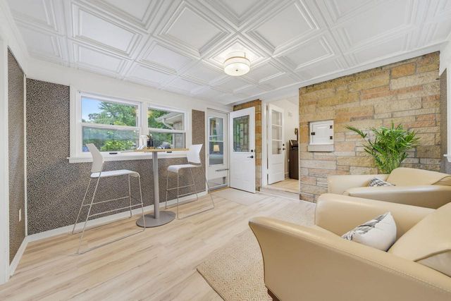 3285 N Knoll BOULEVARD, Wauwatosa, WI 53222