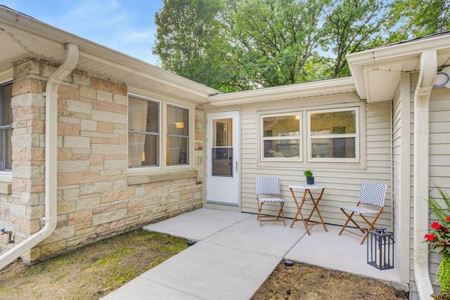 3285 N Knoll BOULEVARD, Wauwatosa, WI 53222