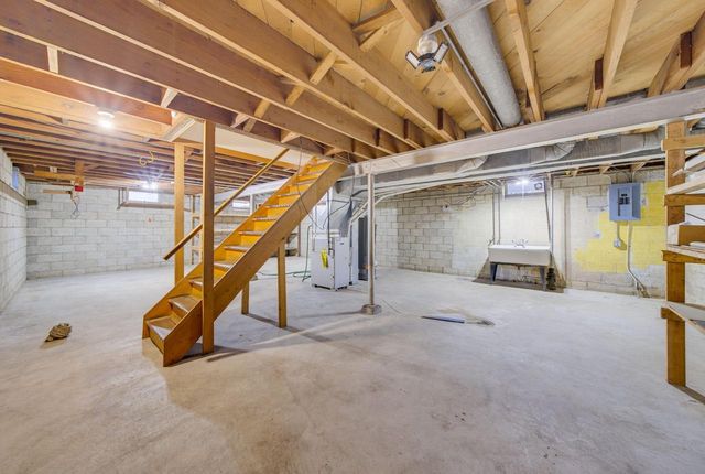 3285 N Knoll BOULEVARD, Wauwatosa, WI 53222