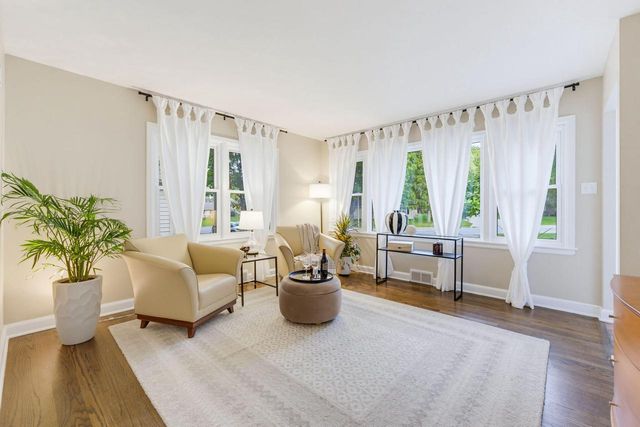 3285 N Knoll BOULEVARD, Wauwatosa, WI 53222