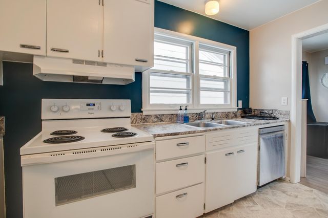 1305 12th Street S, Moorhead, MN 56560