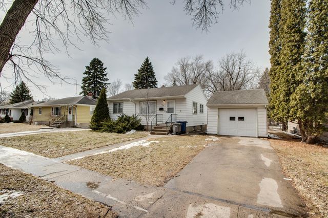 1305 12th Street S, Moorhead, MN 56560