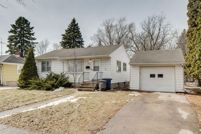 1305 12th Street S, Moorhead, MN 56560