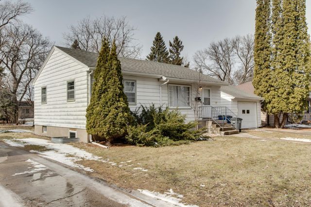 1305 12th Street S, Moorhead, MN 56560