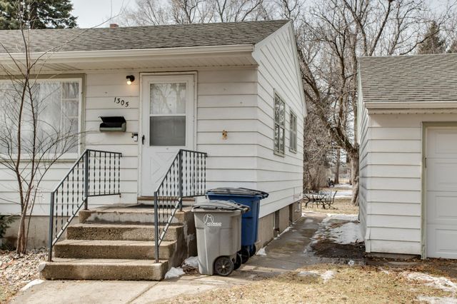 1305 12th Street S, Moorhead, MN 56560
