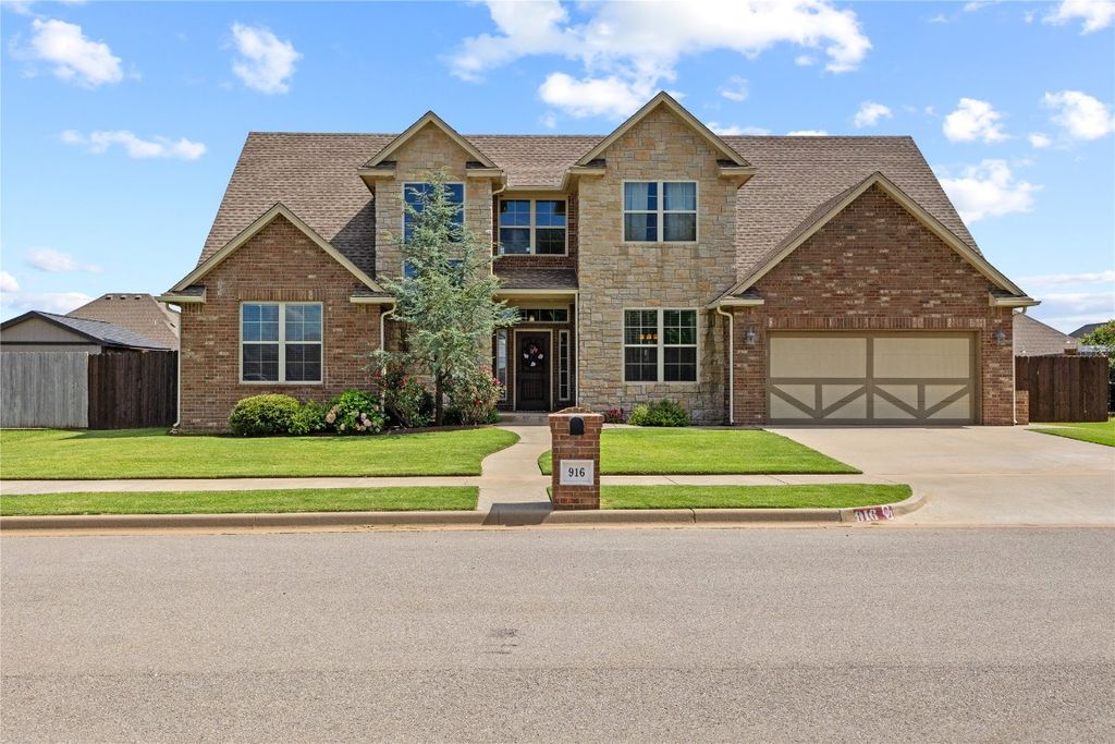 916 Stonebridge Court, Weatherford, OK 73096