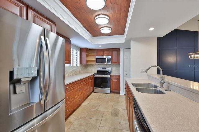 14651 VILLAGE GLEN CIRCLE, Tampa, FL 33618
