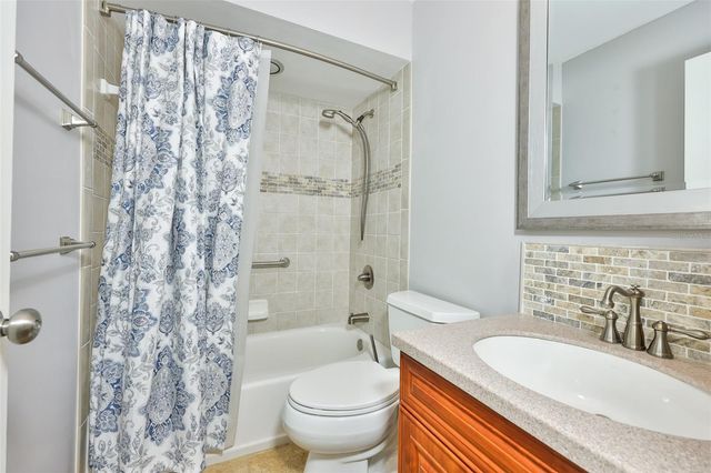 14651 VILLAGE GLEN CIRCLE, Tampa, FL 33618