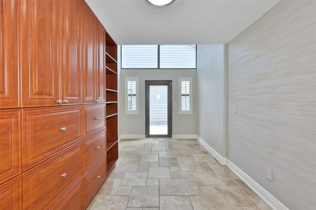14651 VILLAGE GLEN CIRCLE, Tampa, FL 33618