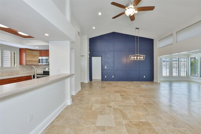 14651 VILLAGE GLEN CIRCLE, Tampa, FL 33618
