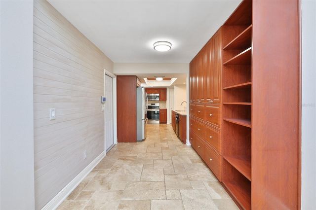 14651 VILLAGE GLEN CIRCLE, Tampa, FL 33618