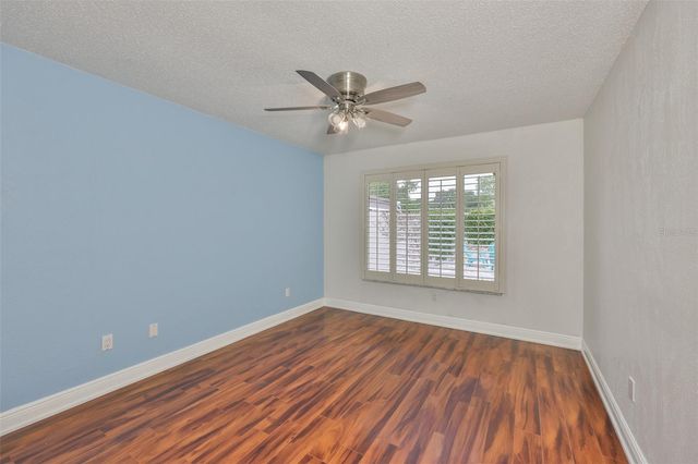 14651 VILLAGE GLEN CIRCLE, Tampa, FL 33618