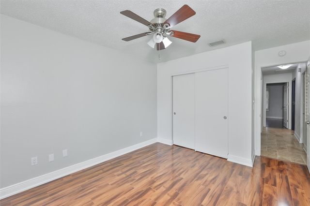 14651 VILLAGE GLEN CIRCLE, Tampa, FL 33618