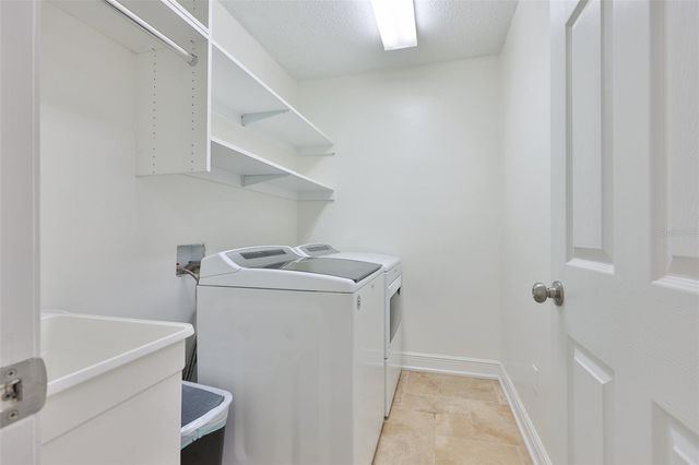 14651 VILLAGE GLEN CIRCLE, Tampa, FL 33618