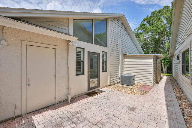 14651 VILLAGE GLEN CIRCLE, Tampa, FL 33618