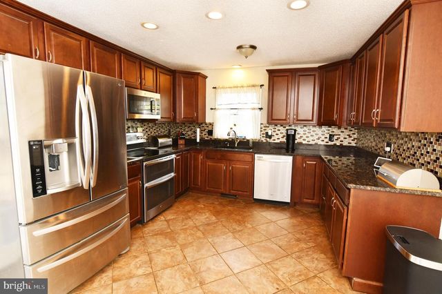 128 DOGWOOD DR, Cross Junction, VA 22625