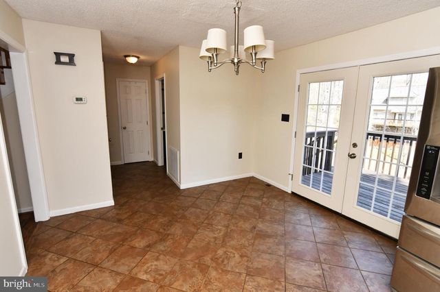 128 DOGWOOD DR, Cross Junction, VA 22625