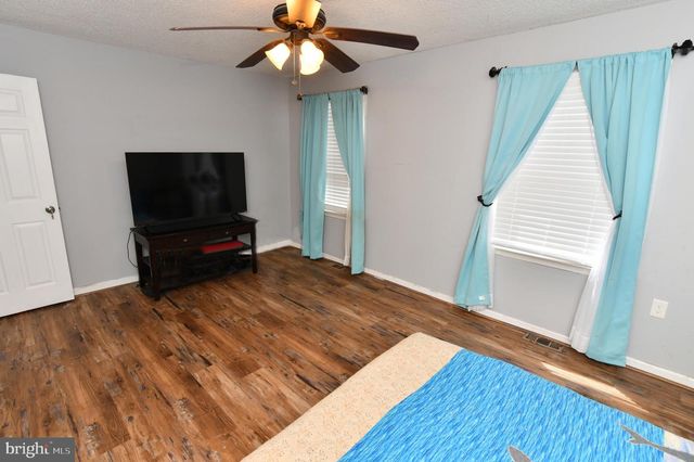 128 DOGWOOD DR, Cross Junction, VA 22625