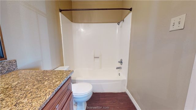 904 University Oaks Boulevard 20, College Station, TX 77840