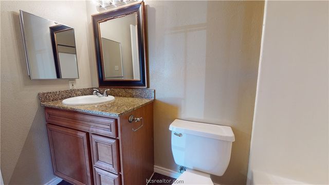 904 University Oaks Boulevard 20, College Station, TX 77840