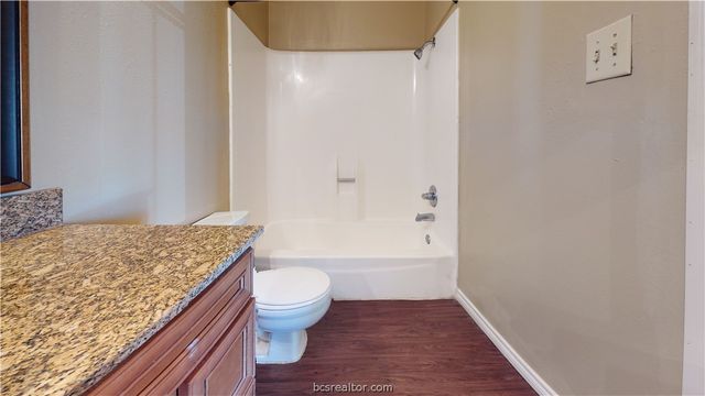 904 University Oaks Boulevard 20, College Station, TX 77840