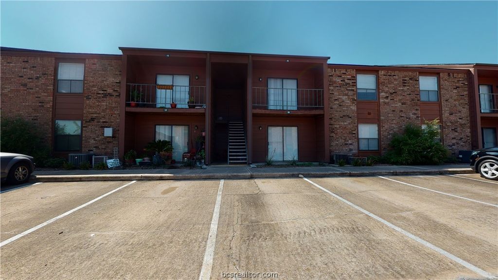 904 University Oaks Boulevard 20, College Station, TX 77840