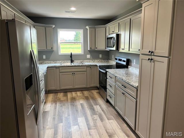 831 Bell Drive, Farmington, MO 63640