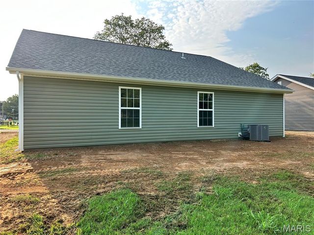 831 Bell Drive, Farmington, MO 63640