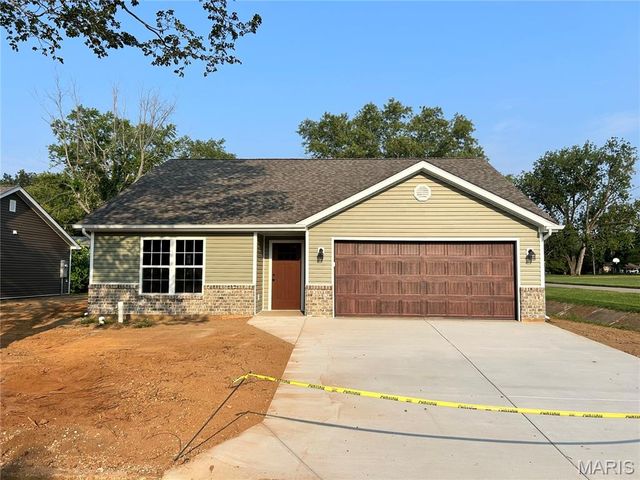 831 Bell Drive, Farmington, MO 63640