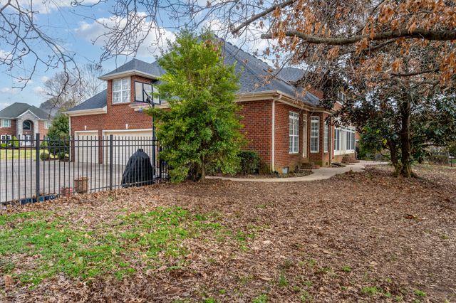 2638 Big Eagle Trl, Murfreesboro, TN 37127