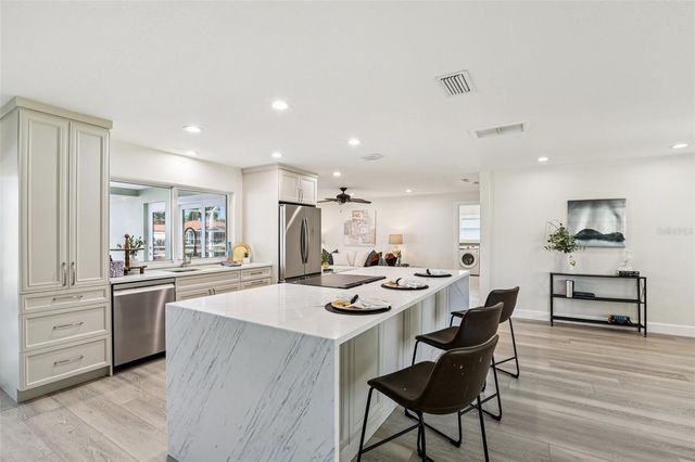 6251 18TH STREET NE, St Petersburg, FL 33702