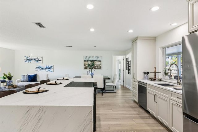 6251 18TH STREET NE, St Petersburg, FL 33702