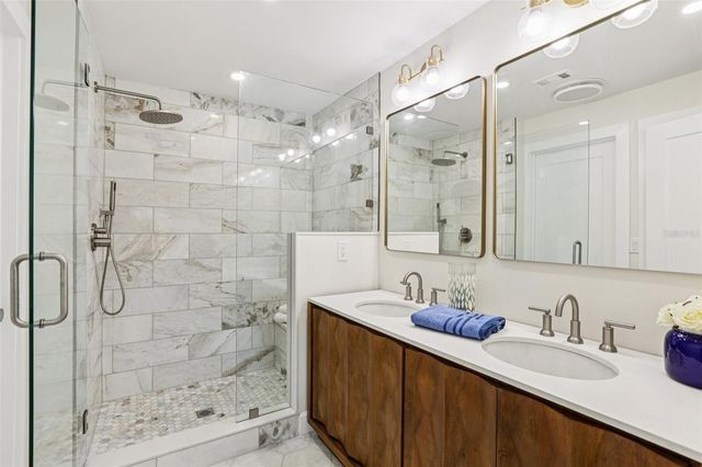 6251 18TH STREET NE, St Petersburg, FL 33702