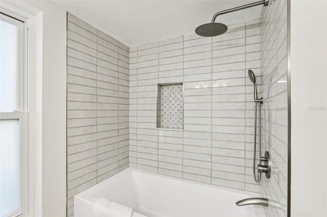 6251 18TH STREET NE, St Petersburg, FL 33702