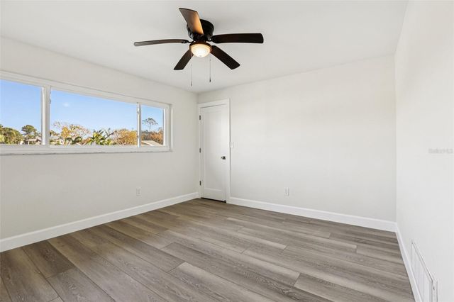 6251 18TH STREET NE, St Petersburg, FL 33702