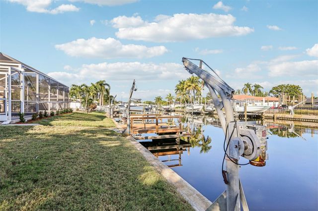 6251 18TH STREET NE, St Petersburg, FL 33702