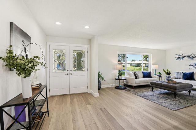 6251 18TH STREET NE, St Petersburg, FL 33702