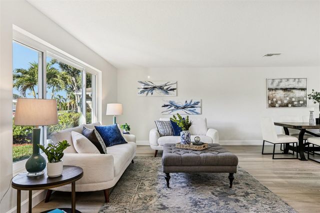 6251 18TH STREET NE, St Petersburg, FL 33702