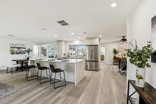 6251 18TH STREET NE, St Petersburg, FL 33702