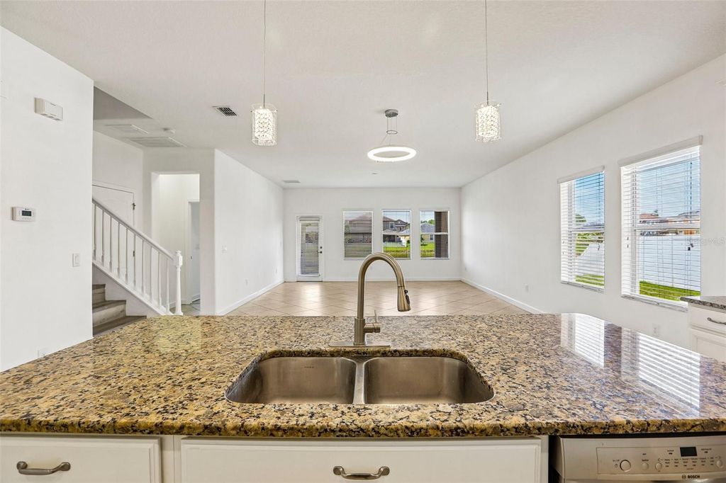 Image 11 of property listing at 19417 PADDOCK VIEW DRIVE, Tampa, FL 33647