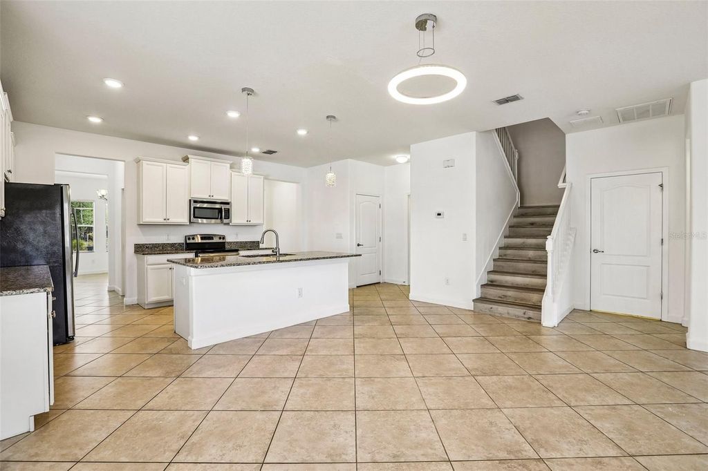 Image 12 of property listing at 19417 PADDOCK VIEW DRIVE, Tampa, FL 33647